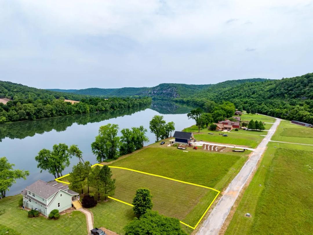 WATERFRONT Lot on White River, Utilities available, Batesville, Arkansas