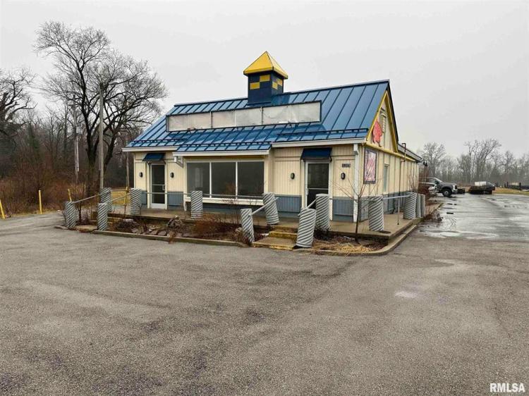 Commercial listing in Salem, IL!