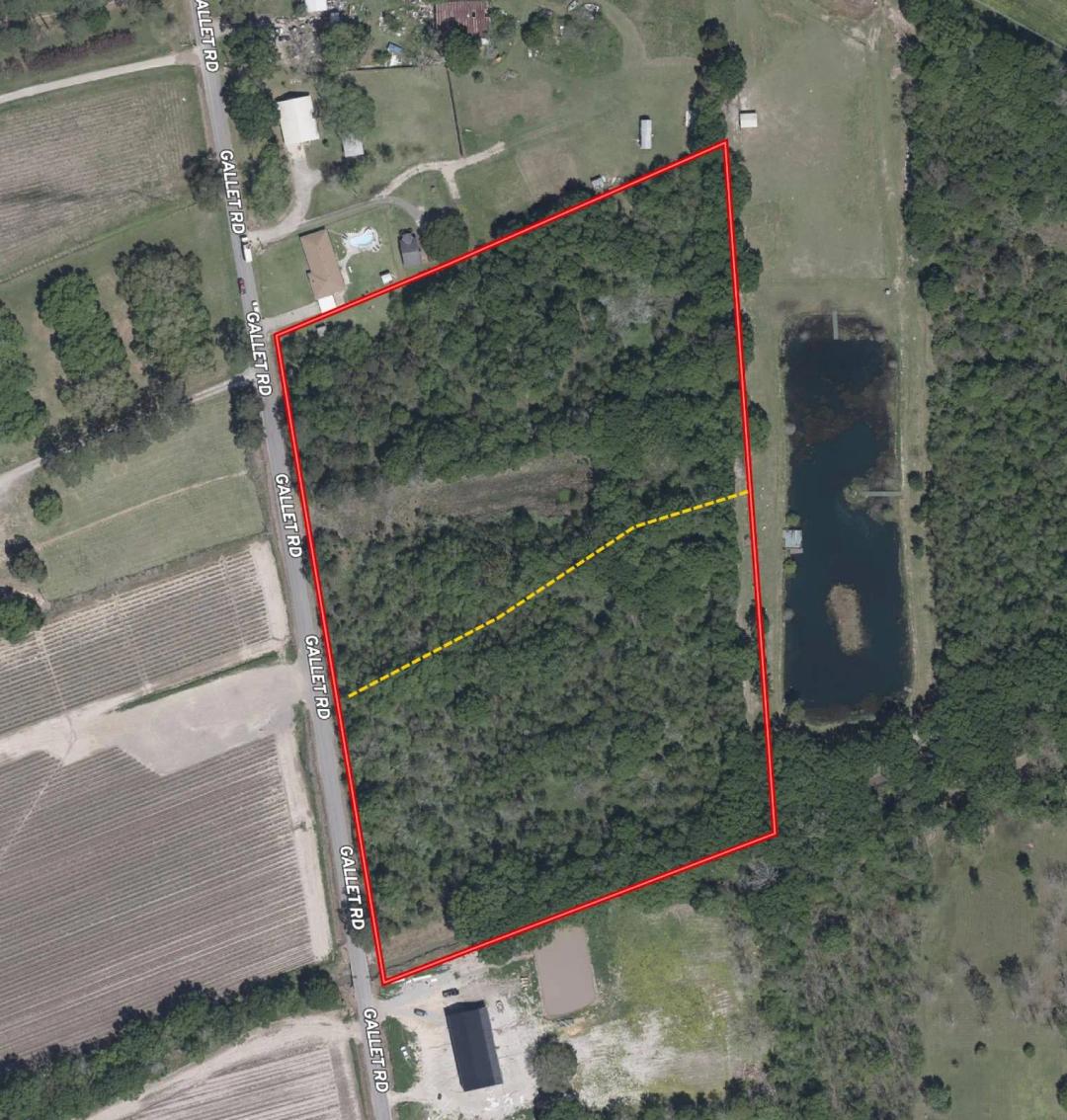 SECLUDED COUNTRY LIVING CLOSE TO TOWN