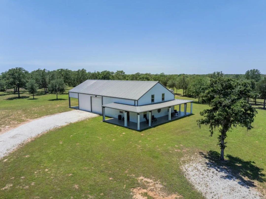 Modern Barndominium on 30± Acres in Gated Oakridge Ranch
