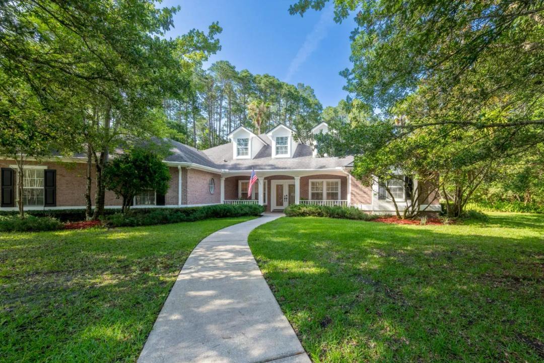 Prestigious Equestrian Community {H-721}