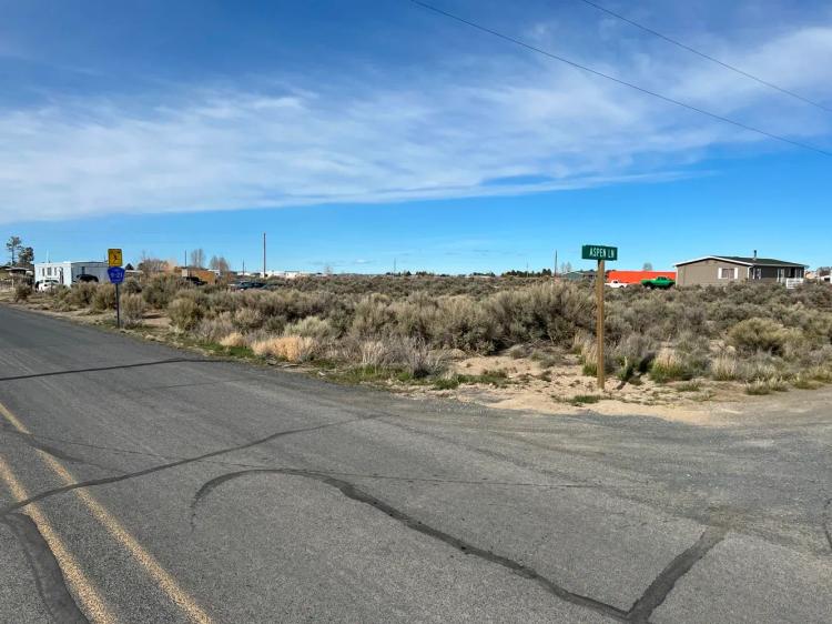 Christmas Valley Townsite Lot on Paved Road with Utilities Available