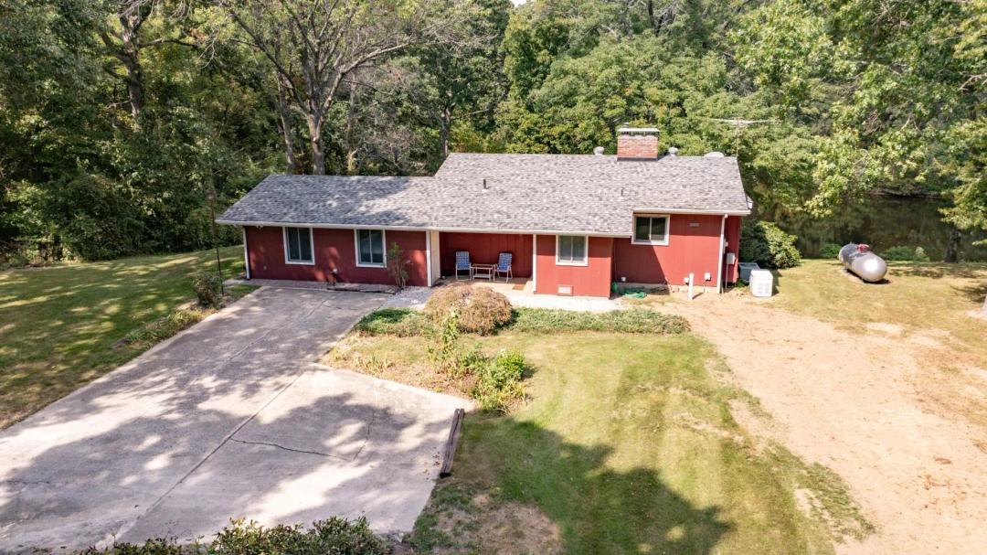 13390 Staunton Bunker Hill Road, Bunker Hill, IL