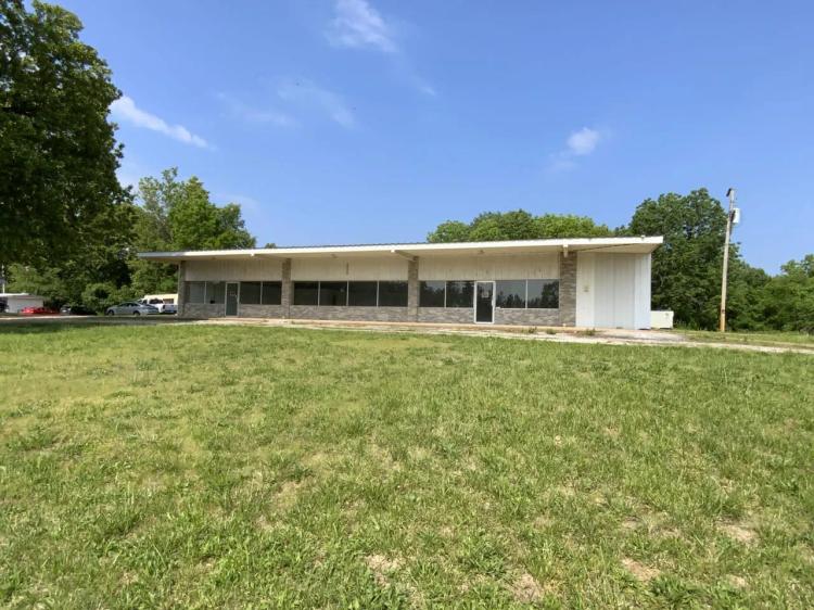 Commercial Building, Highway Frontage, Highland, Arkansas
