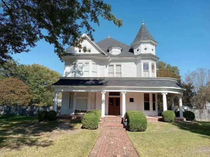 Home in Sunflower County at 207 East Percy Street in Indianola, MS