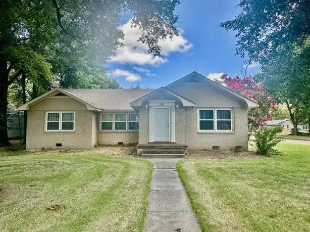 Home in Bolivar County at 609 S. Fifth Avenue in Cleveland, MS