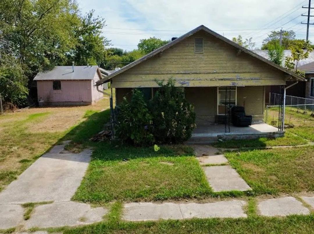 Investor opportunity with TWO units on one property!