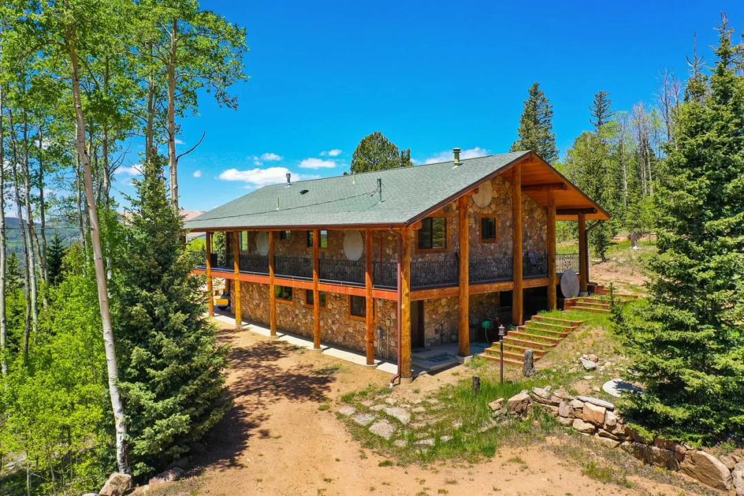 Gold Camp Summit Lodge 73 +/-