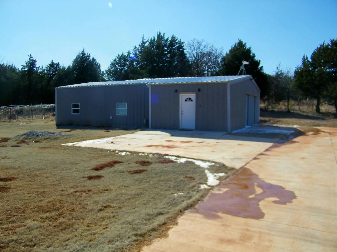 25 Acre Hobby Farm with Small Barndo!