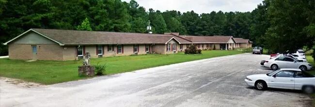 40 Bedrooms10 Bathroom on 19.20 Acres at 206 Wananish Avenue, Lake Waccamaw, NC 28450