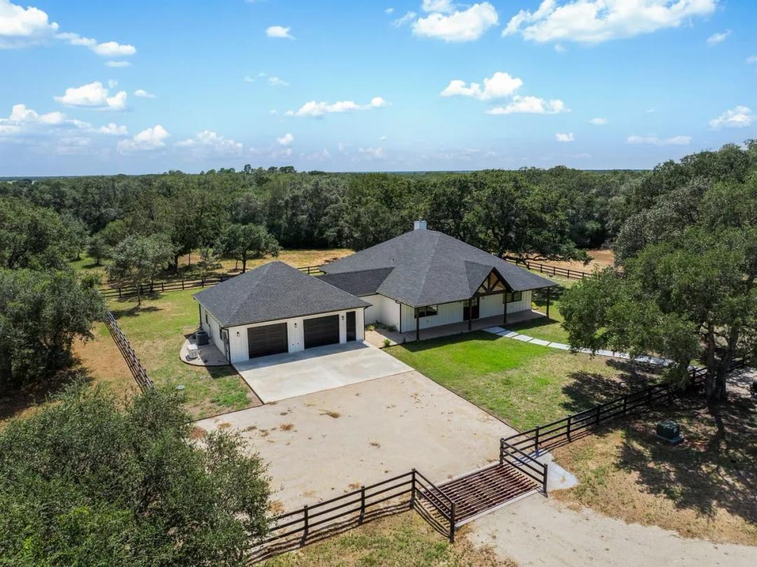1109 CR 157, Columbus