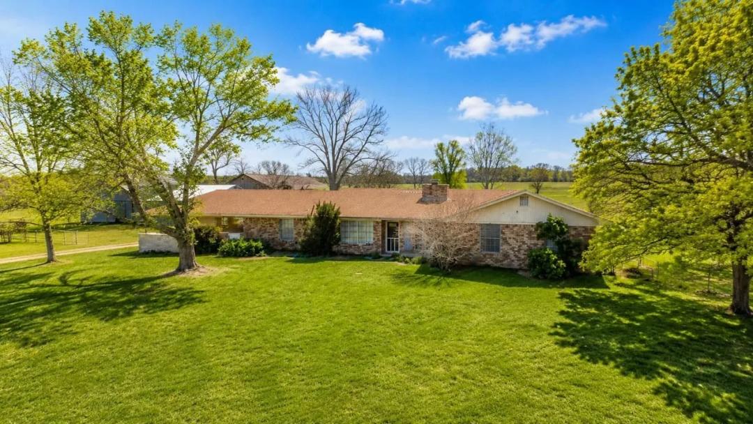 212 Halstedt Rd, La Grange