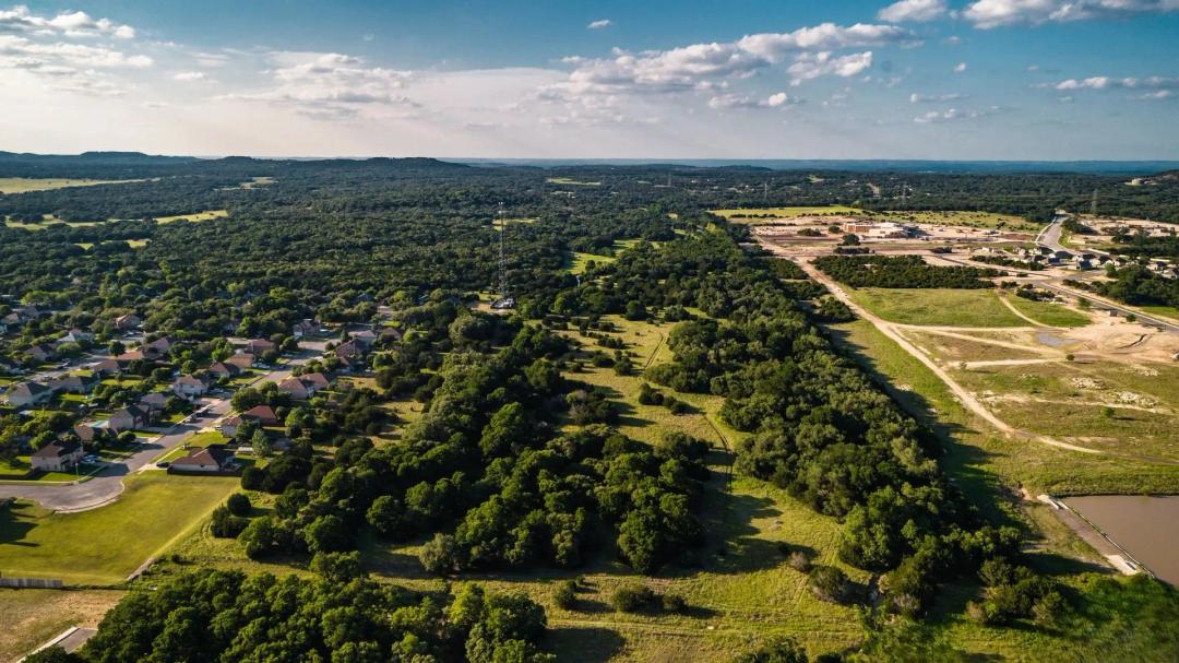 RARE 25± ACRES IN BOERNE PROPER — DEVELOPMENT, ESTATE, EQUESTRIAN & INVESTMENT OPPORTUNITY