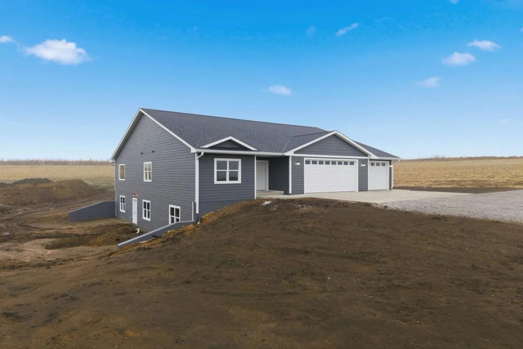 Listing #18654 - Indianola, IA