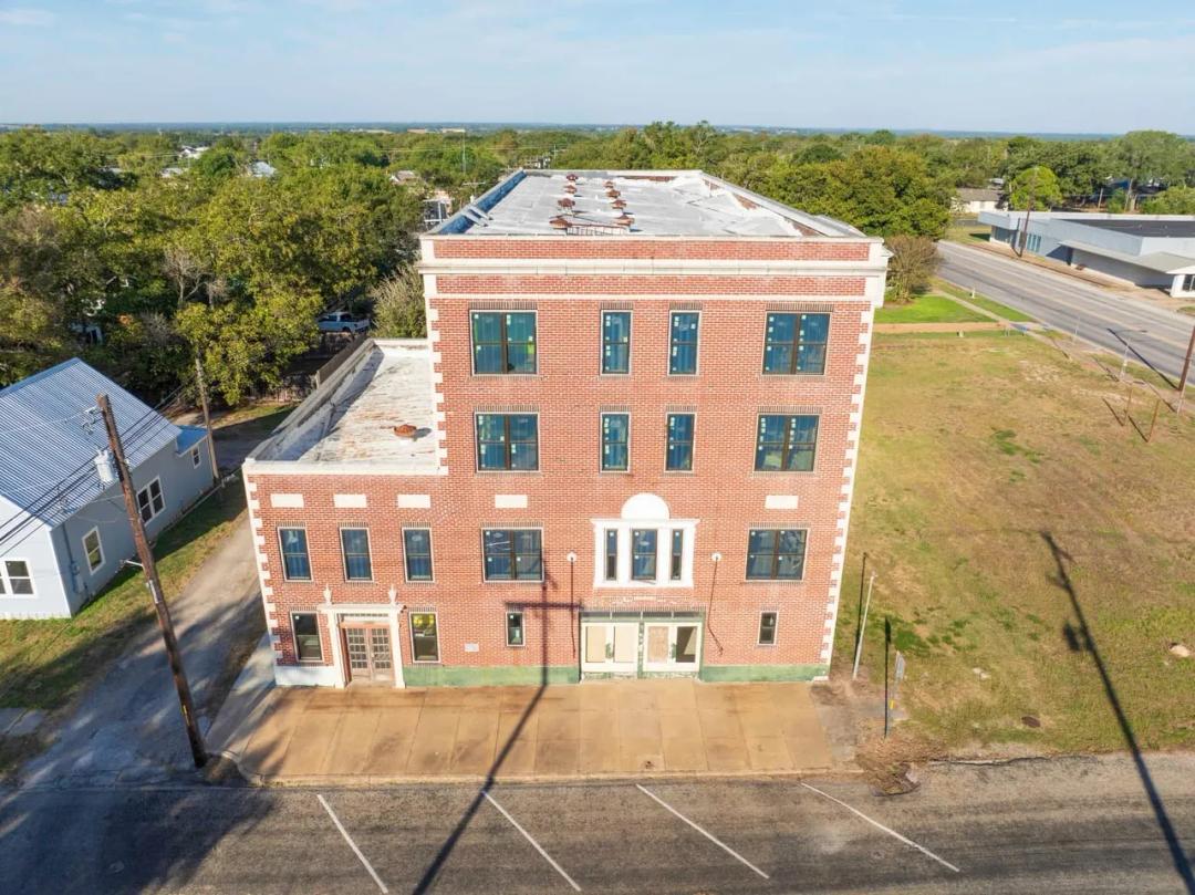 607 Lyons Ave, Schulenburg - Unique & Historic Events/Hotel Property in Thriving Downtown Schulenburg!