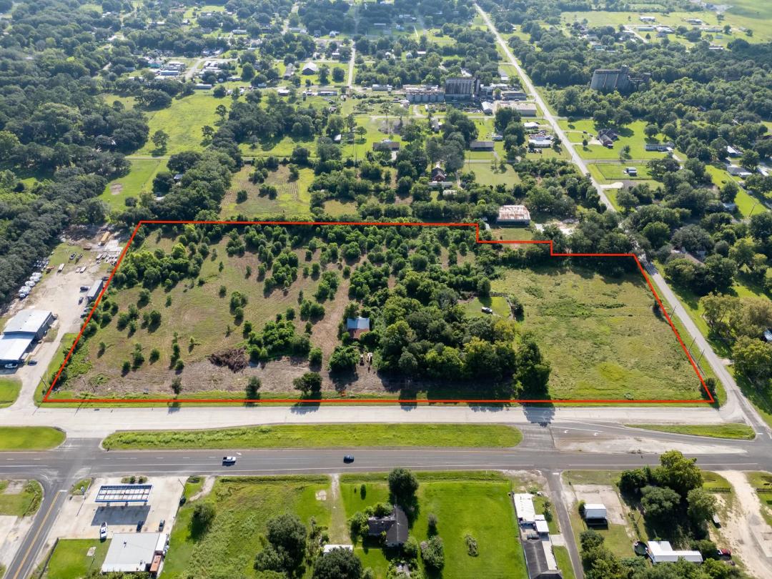 2925 SH 124 Stowell, TX 77661