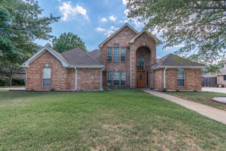 Executive Home with Pool in Paris TX