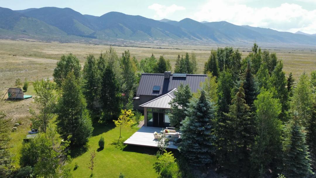 Lush- Off Grid Custom Home / Mountain Paradise Property