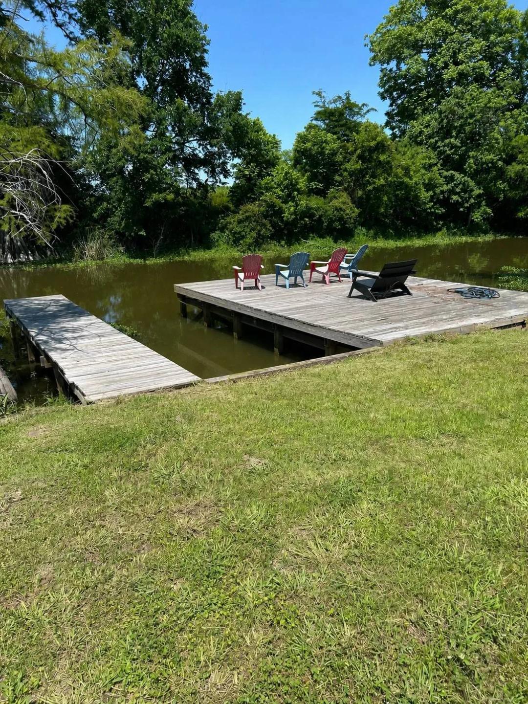 Canal-Front Property with Direct Access to Lake Bruin