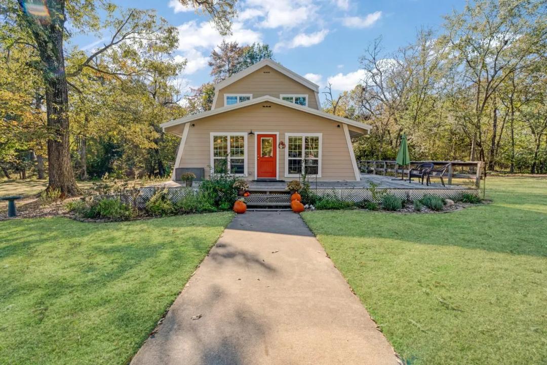 Charming & Tranquil on 4 acres!