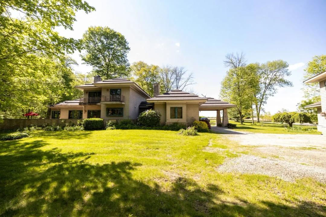 For Sale - Luxurious Home In Hidden Hills - Peru, Indiana - Miami County