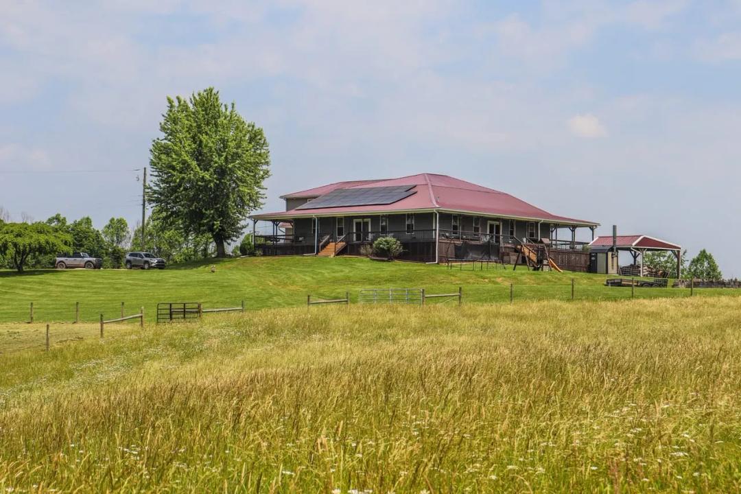 Expansive Home and Farm Near Kenna