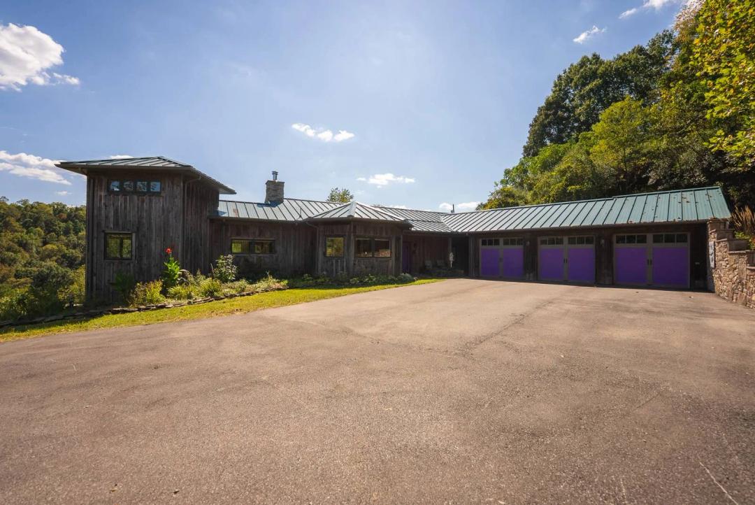 SPECTACULAR PASSIVE SOLAR CUSTOM HOME & 23.63 ACRES IN WV