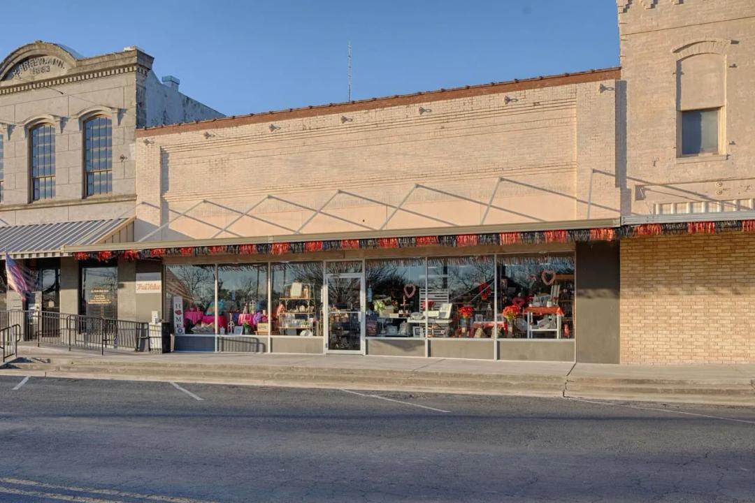 520 N Main St, Schulenburg