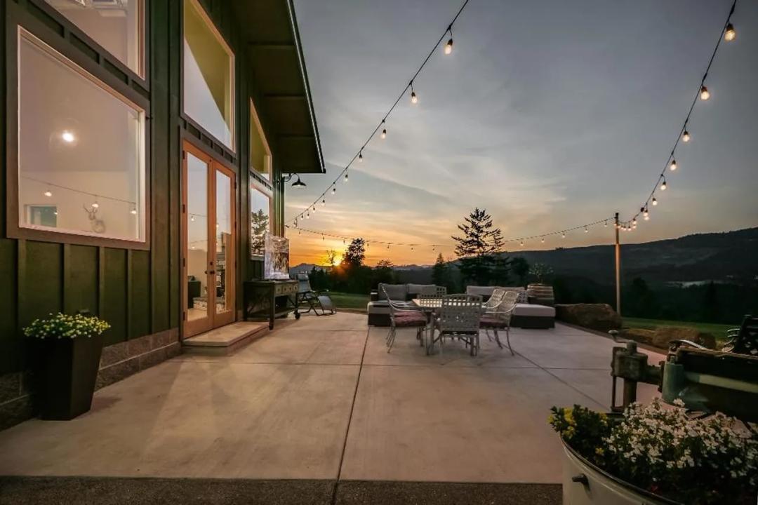 The Landing; 94 Acre Estate, Lowell, OR,.