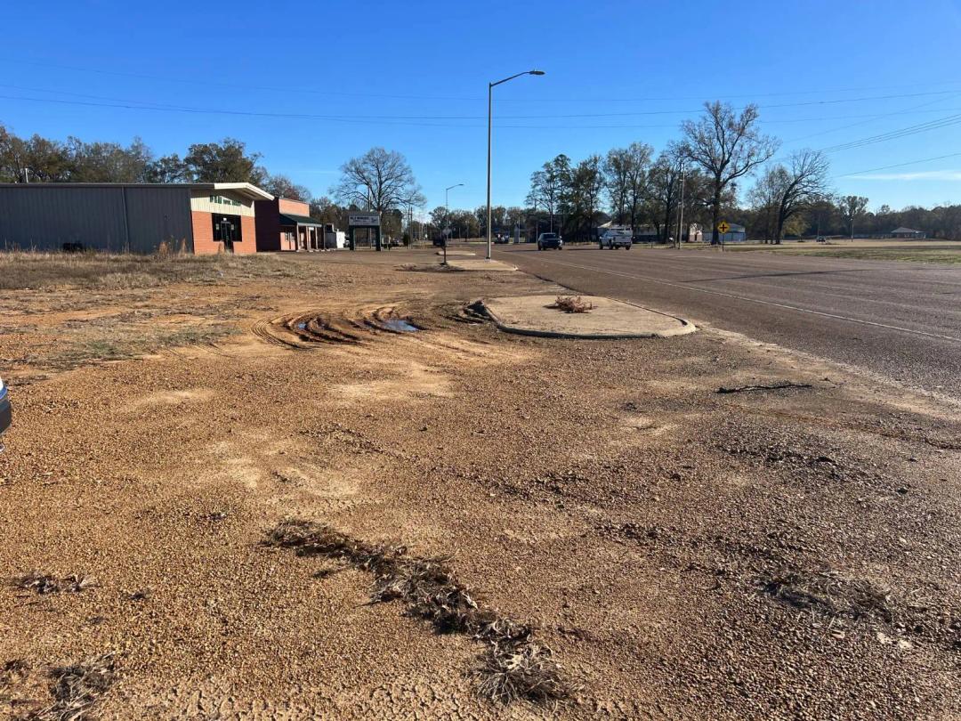 High Visibility 3.2± Acres - COMMERCIAL - on US 51 / Commerce St