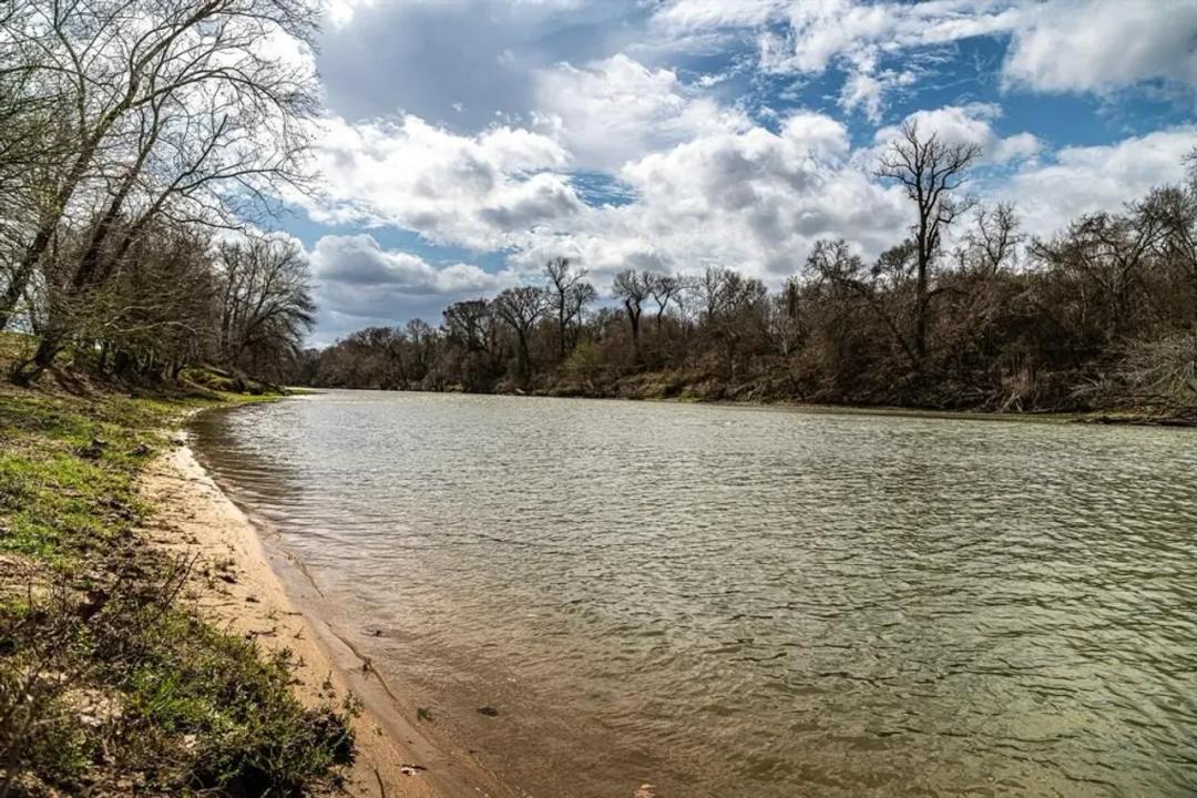 121 Mechelle St, Smithville, Texas 78957
