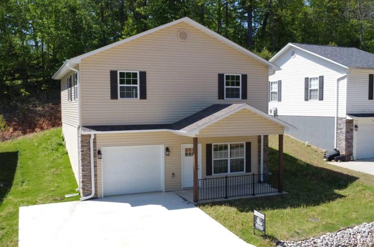 New 3-Bed Townhome For Sale in Poplar Bluff