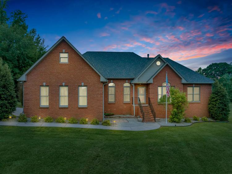 Tennessee Home with 7 Acres...Bring the horses!