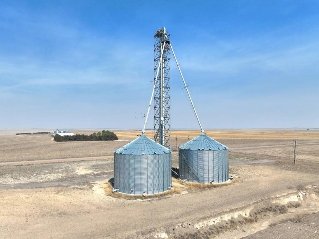 3± ACRES WITH GRAIN BINS & LEG