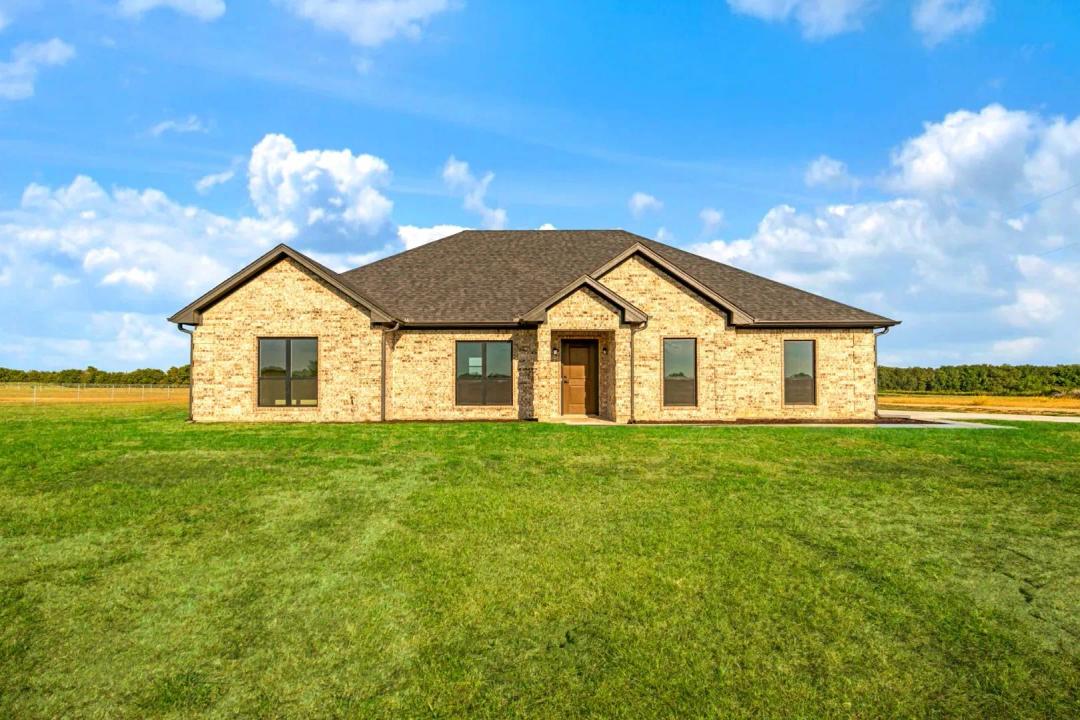 New Build with Acreage For Sale Blossom TX Prairiland ISD