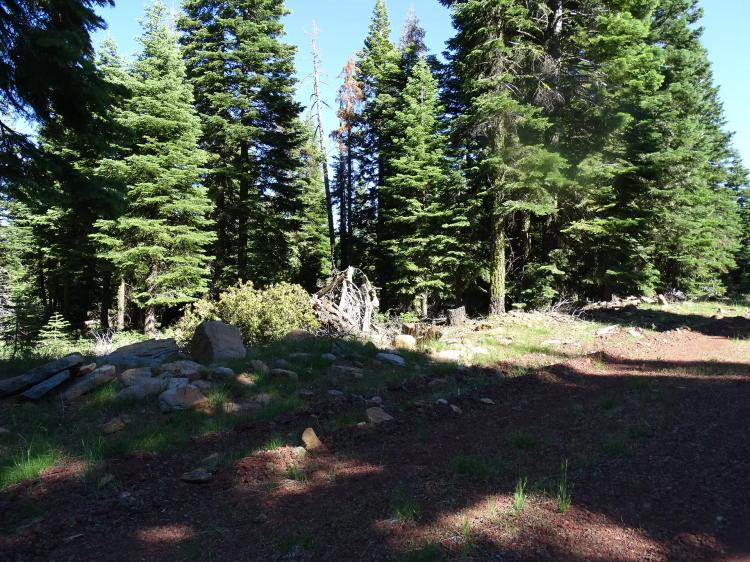 Transform Your Dream into Reality on 0.94 acres in Modoc County!
