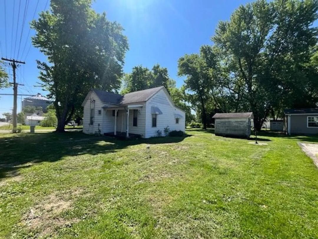 1BR/1BA on Corner Lot in Bethany, IL