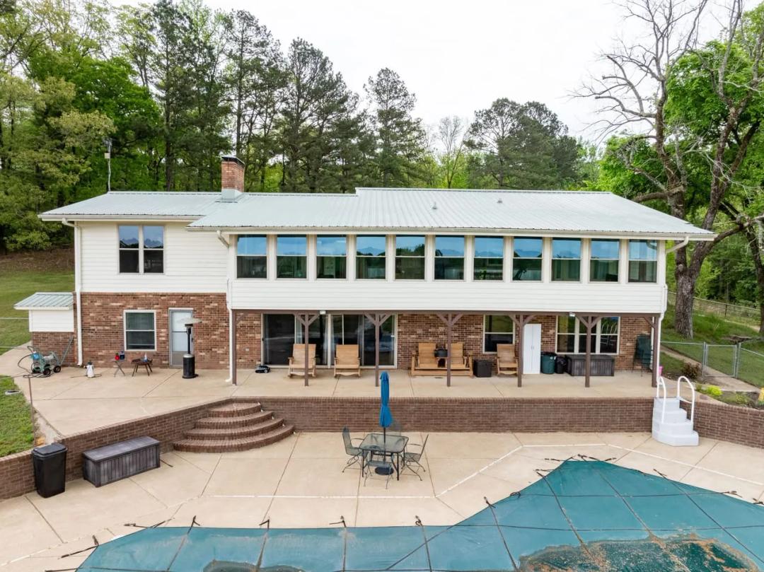 156 +/- Acres with a 4054 +/- square foot home, Malvern, Arkansas