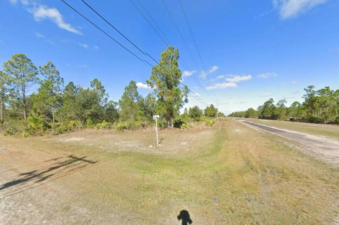 Build or Hold Corner Lot 0.60 Acre in Indian Lake Estates FL