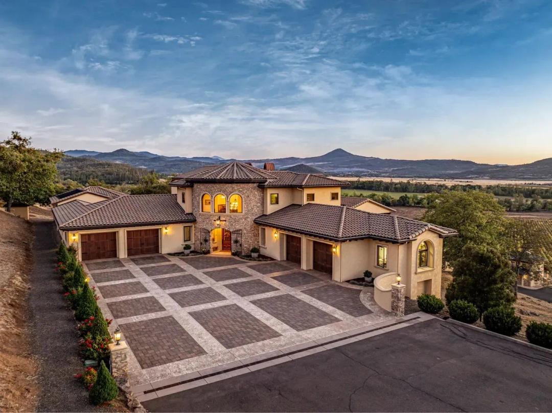 Celtic Moon Estate - 766 Meridian Road