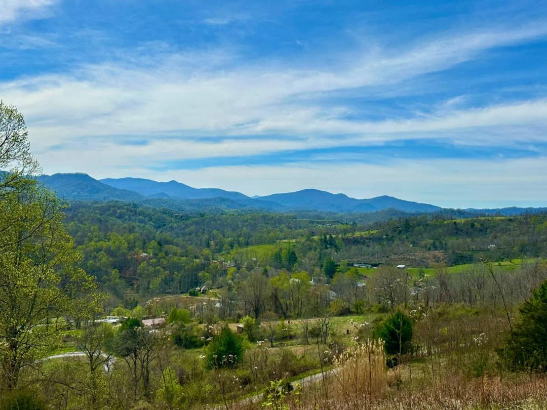 Incredible Panoramic Mountain Views - Non Better