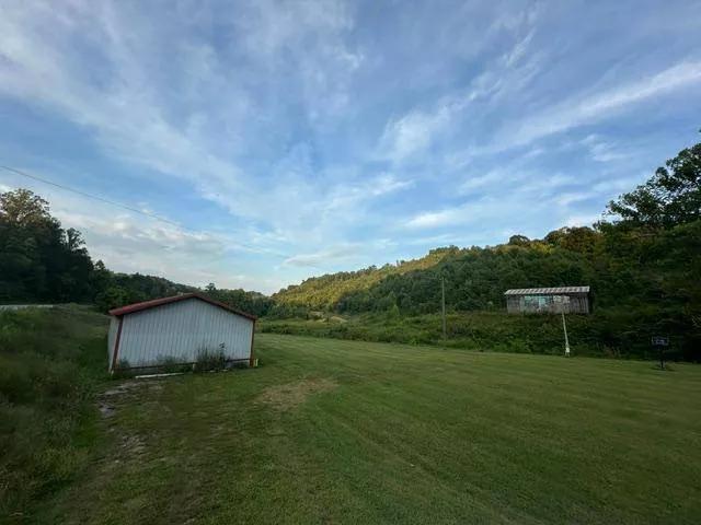 75+/-AC POLE BARN, POND, BARN ON KY 7 IN ELLIOTT CO. KY $229,900