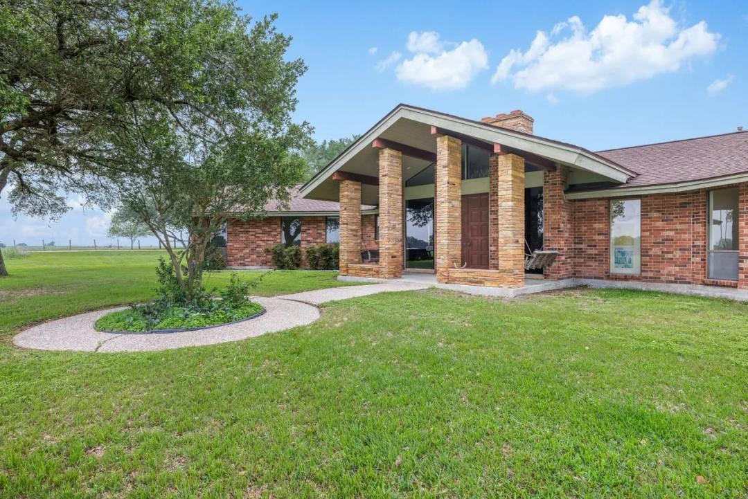 1931 Bruno Rd, Schulenburg