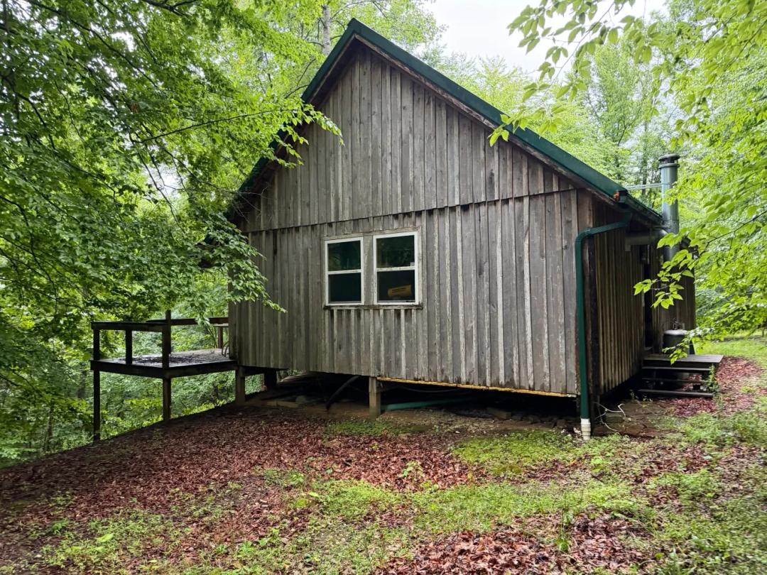3 Bedrooms1 Bathroom on 147.00 Acres at 0 Punkin Hollow Rd