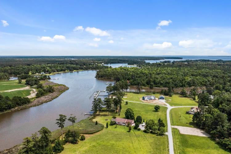 Discover the Perfect Waterfront Community at North Creek Landing