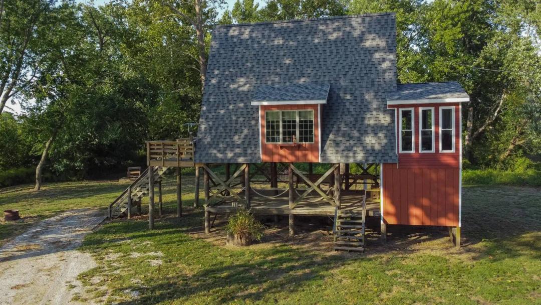 Cabin And Recreational Property On The Mississippi River