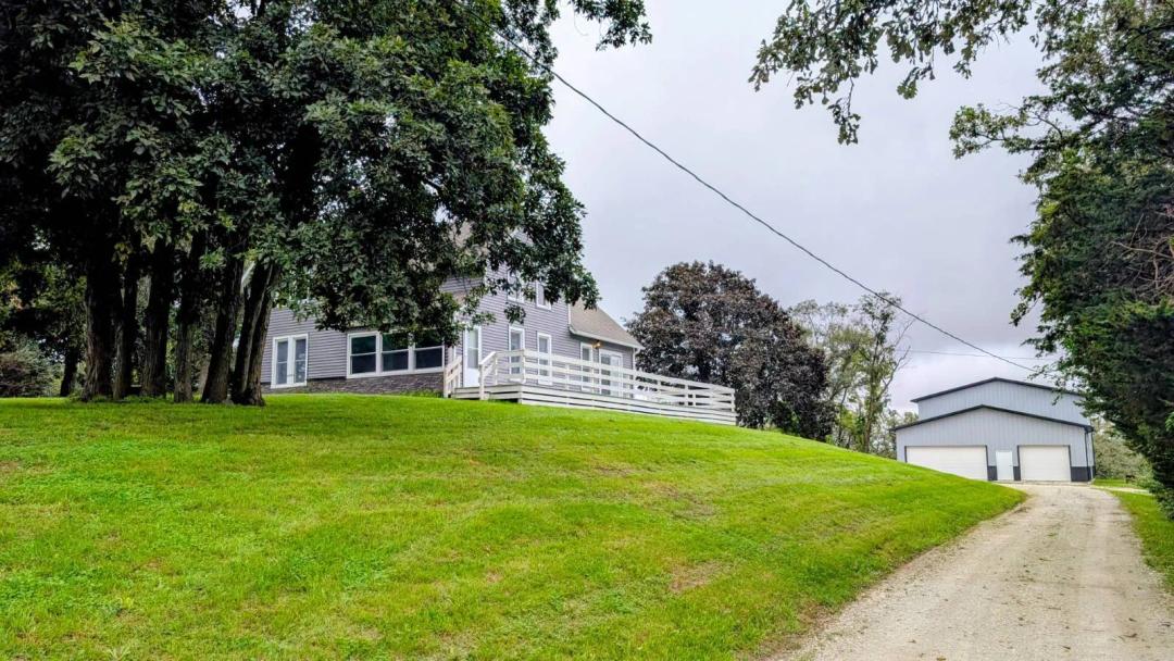 18 Acres of Country Living & Recreation Just Outside Exira!