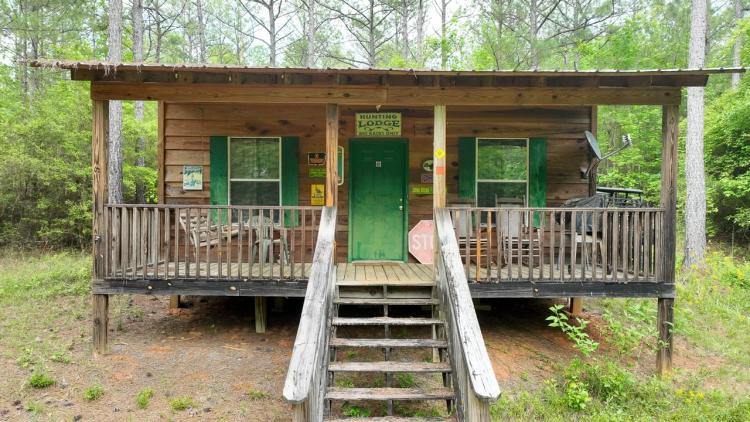 99 acres in Autauga County with Cabin