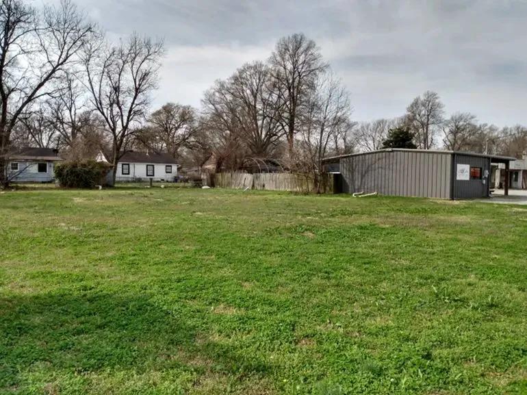 0.27 Acres in Sunflower County at 417 HWY 82 West in Indianola, MS