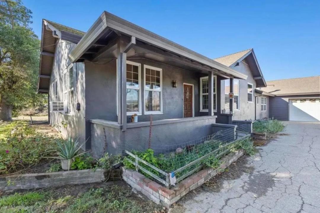 1244 Acacia Avenue